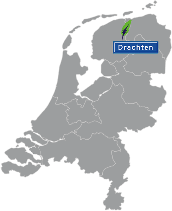 Landkaart Nederland grijs - locatie Dagnall Taleninstituut in Drachten - aangegeven met blauw plaatsnaambord met witte letters en Dagnall veer - op transparante achtergrond - 600 * 733 pixels